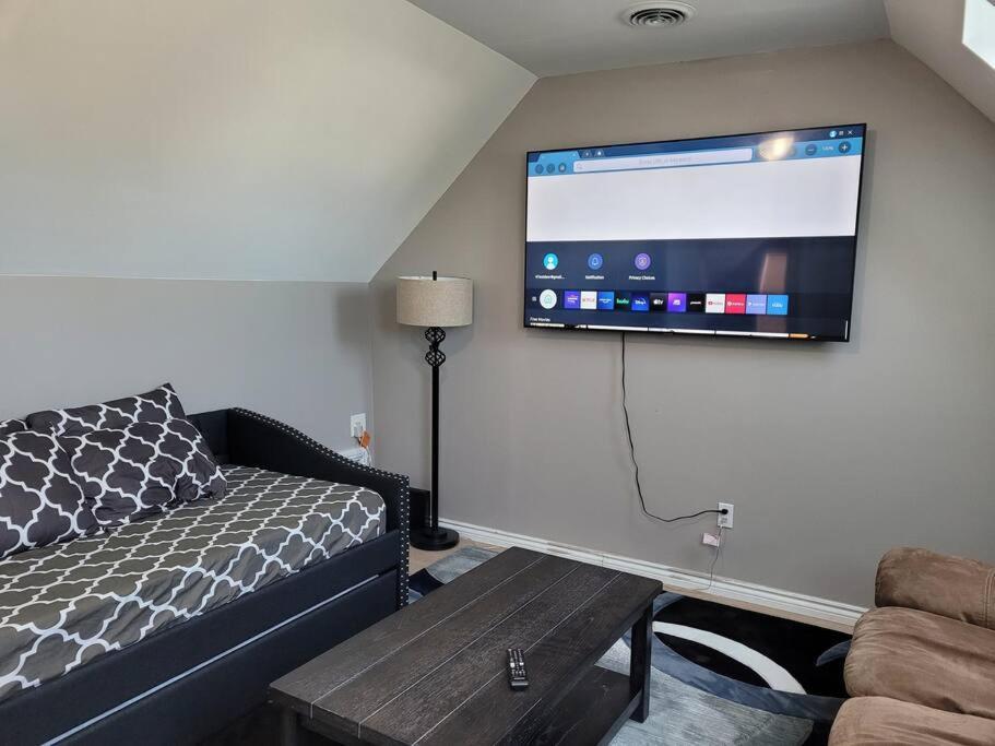 No Chores, 10min To Downtown And 25min To Niagara Falls Apartment